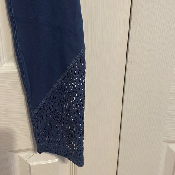 Victoria's Secret PINK sport leggings in blue with mesh bottom size small NWOT - Picture 4 of 11